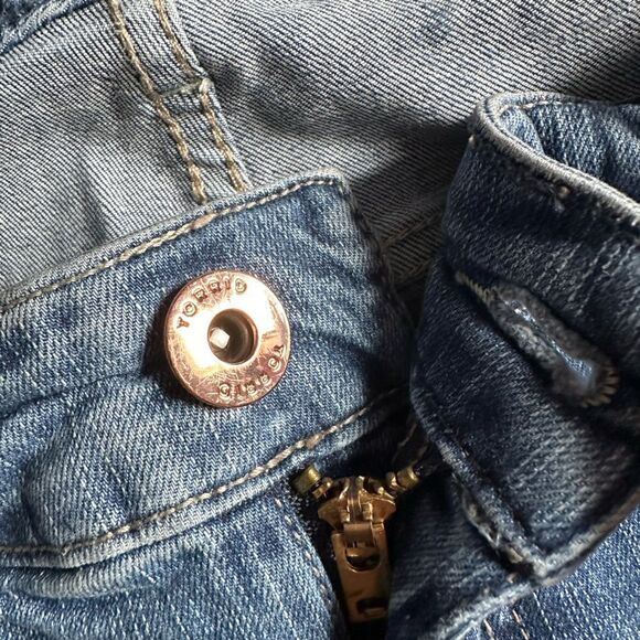 Torrid Jean Shorts Distressed Womens Size 18 - Picture 3 of 5